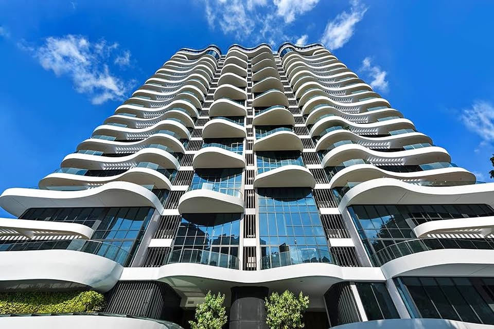 Metro Park Condo Assignment - 1.5 bed 2 bath by DBS Developments in DELHI